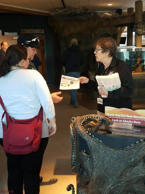 Volunteer Promoting Lincoln Alerts